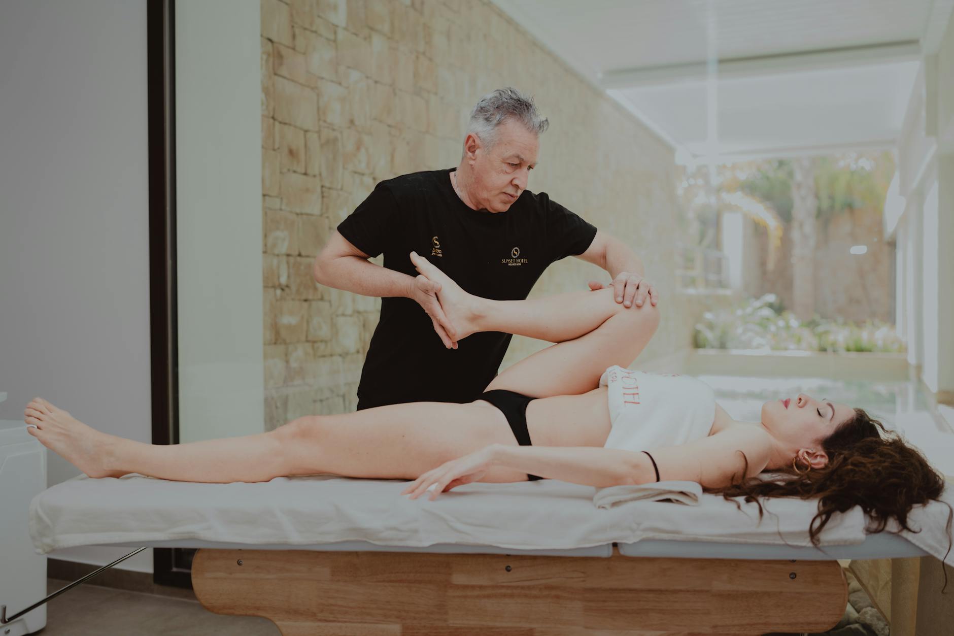Durerea Articulară și Rigiditatea Matinală: Remedii Naturale și Exerciții